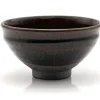 Matchaschale von Kato Juunidai – vorwiegend schwarz glasierte Schale in Temmoku Form